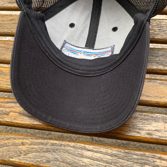 Patagonia faded Black SnapBack Hat 6 panel mesh back cap - Picture 10 of 15